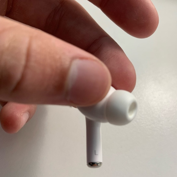 Airpods pro 2nd generation Wireless earbuds with magsafe charging - Picture 10 of 11